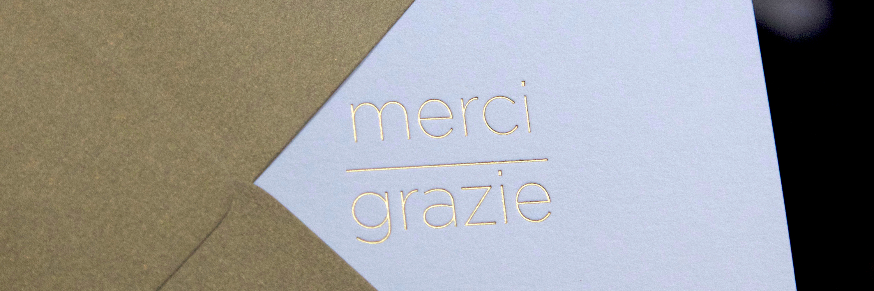 carte de remerciement avec Merci-Grazie gravé en or sur la couverture de la carte double par l'imprimerie Intaglio